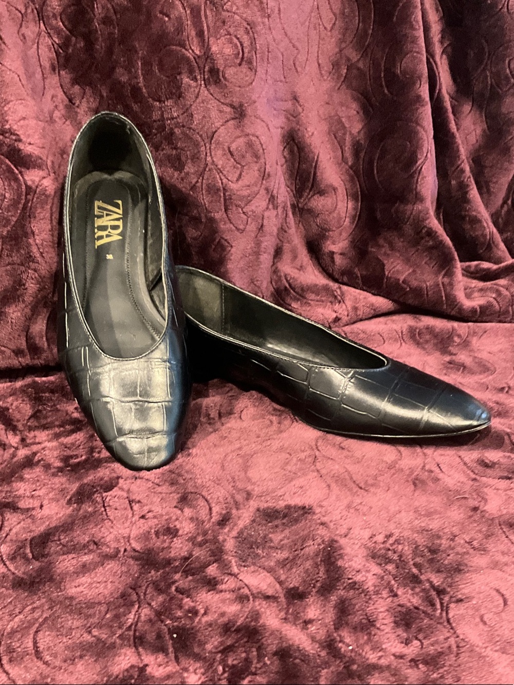 Zara Black Croc-Embossed Leather Flats